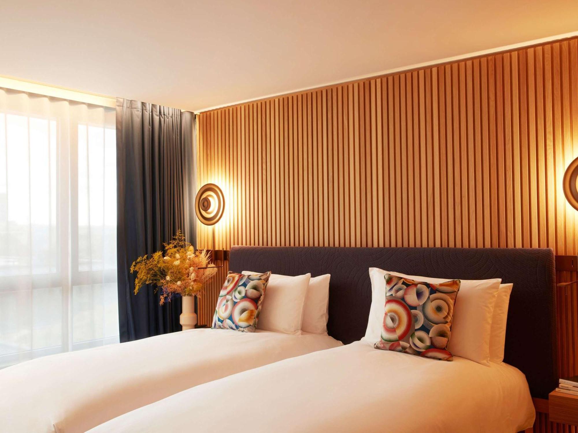 So/ Paris Hotel Ngoại thất bức ảnh A room at the hotel