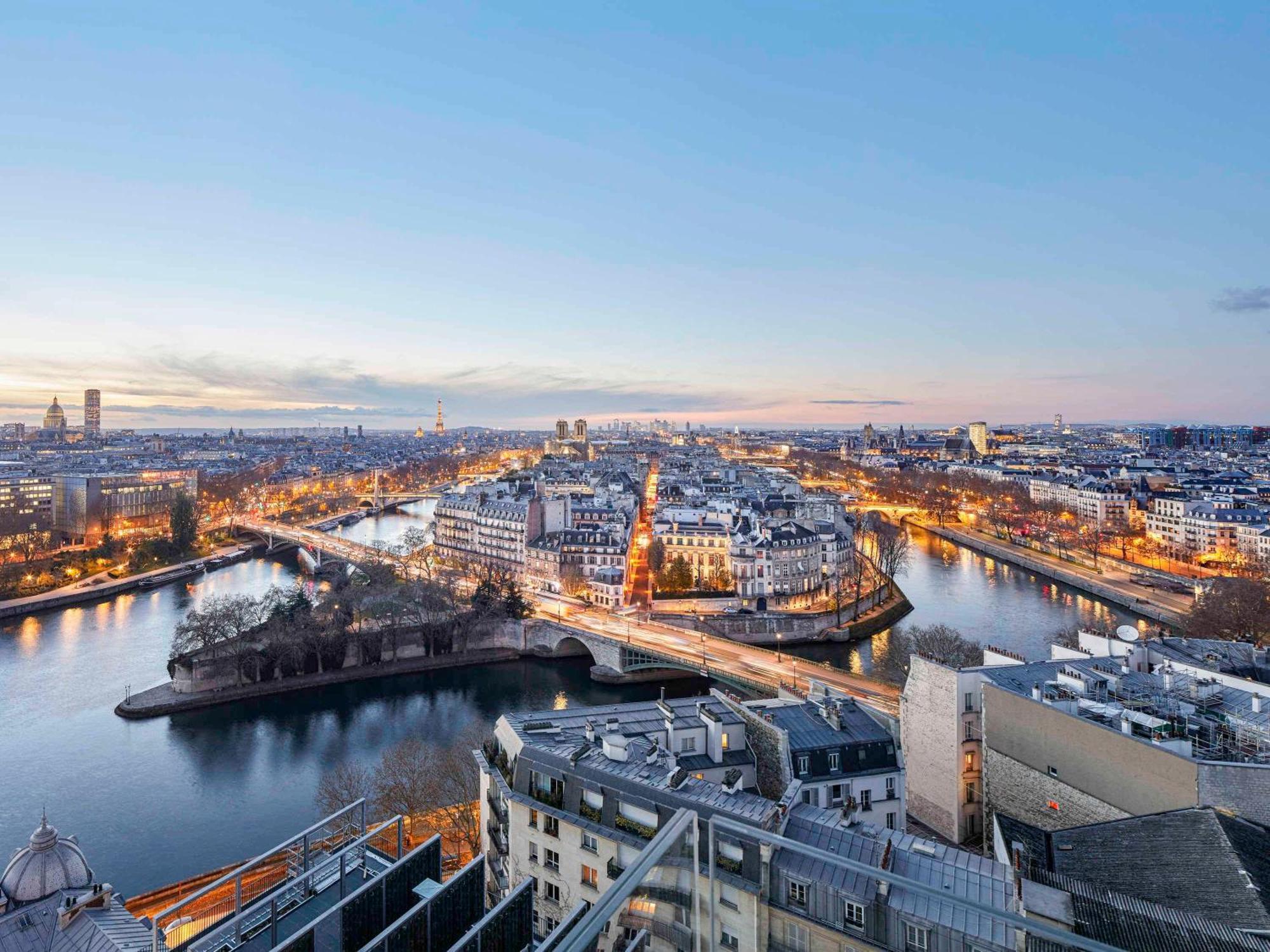 So/ Paris Hotel Ngoại thất bức ảnh View of the Seine from the 14th arrondissement